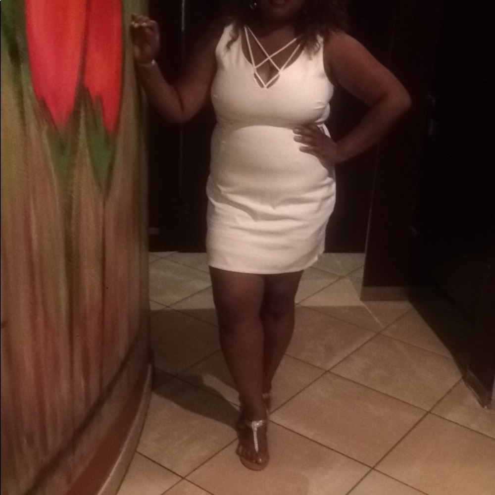 White dress size 2x cute for an all white party